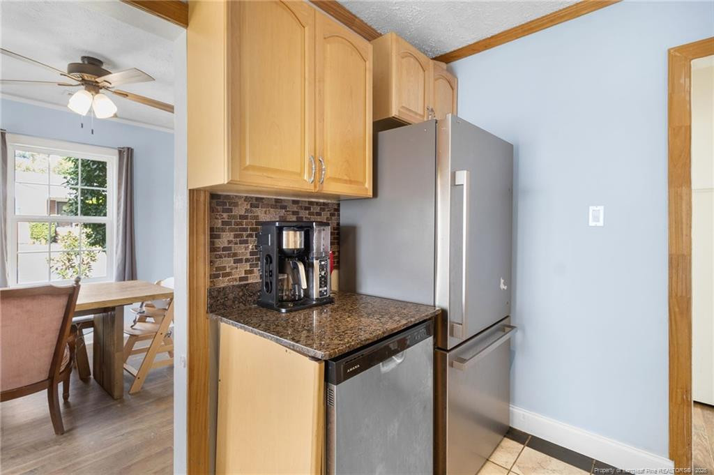 1419 Summitt Avenue Property Photo 11