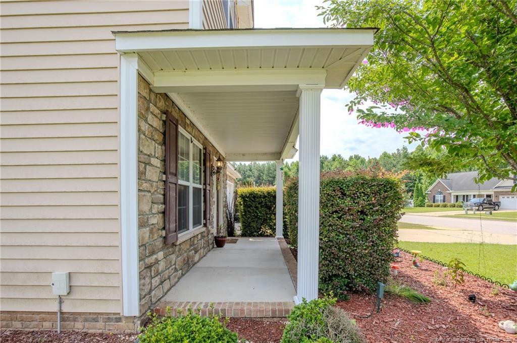554 Thorncliff Drive Property Photo 3