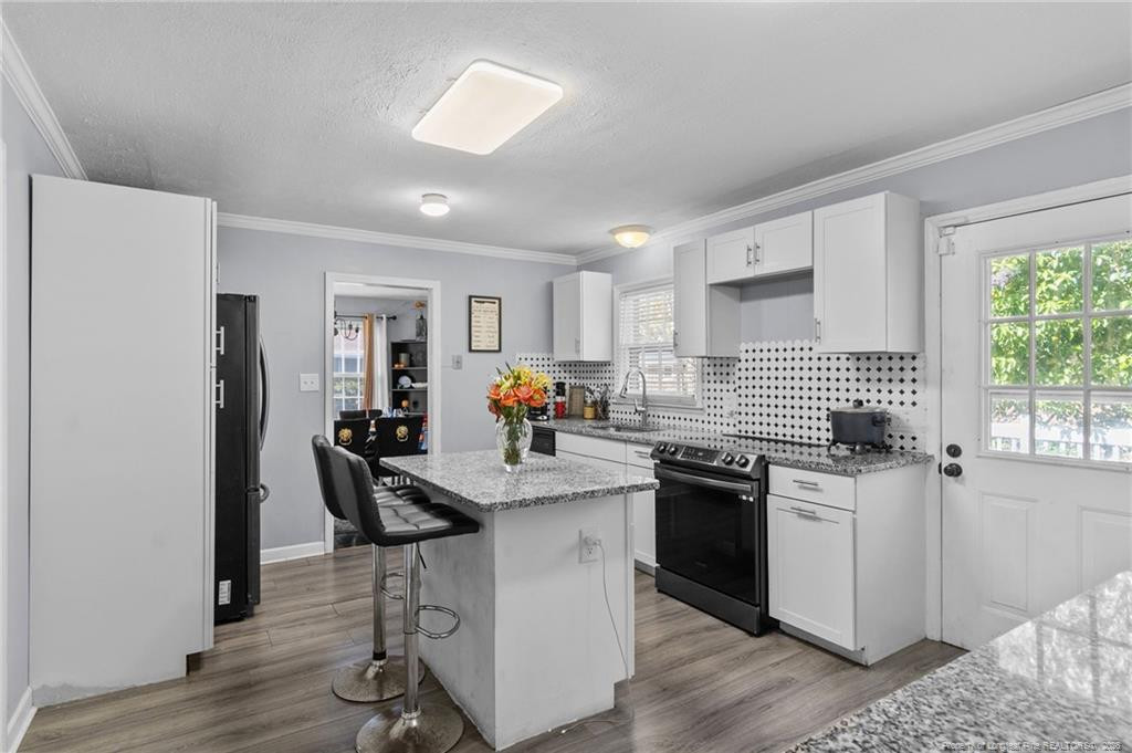 306 W 33rd Street W Property Photo 14