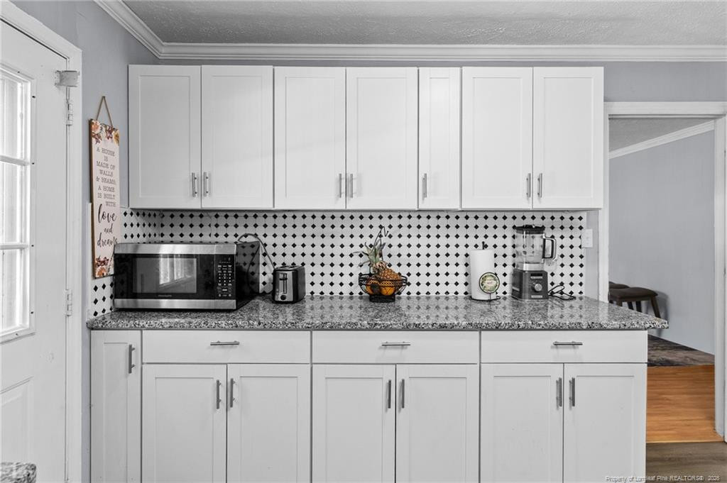 306 W 33rd Street W Property Photo 16