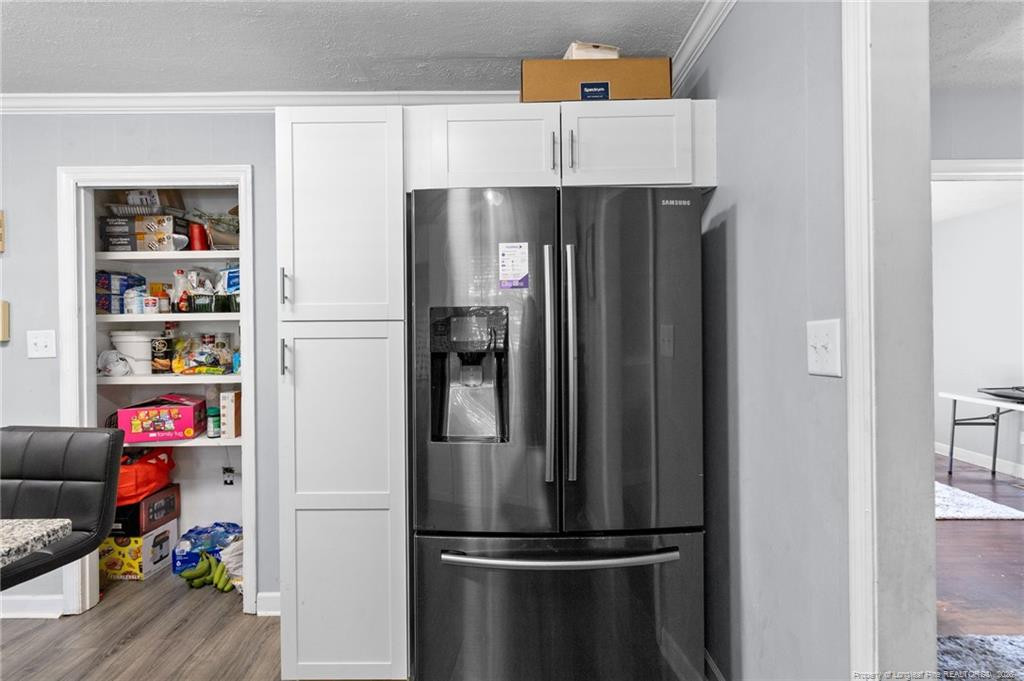 306 W 33rd Street W Property Photo 18