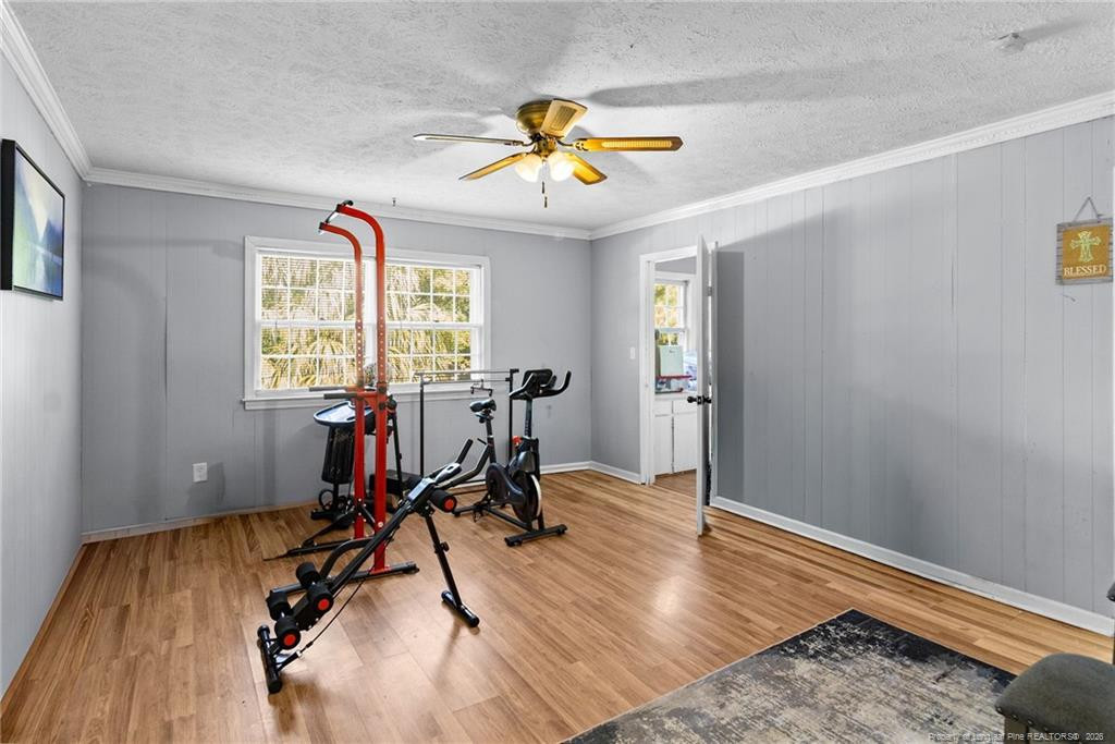 306 W 33rd Street W Property Photo 20