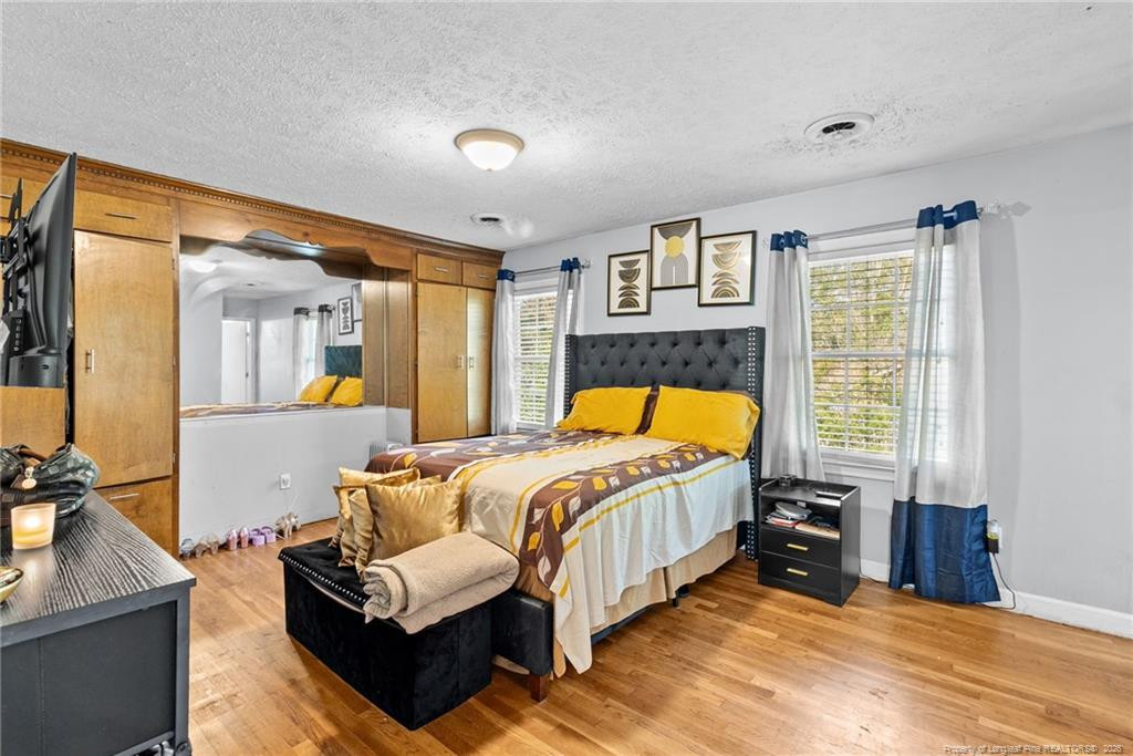 306 W 33rd Street W Property Photo 25