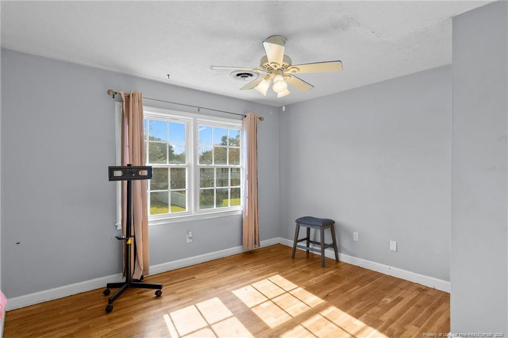 306 W 33rd Street W Property Photo 28