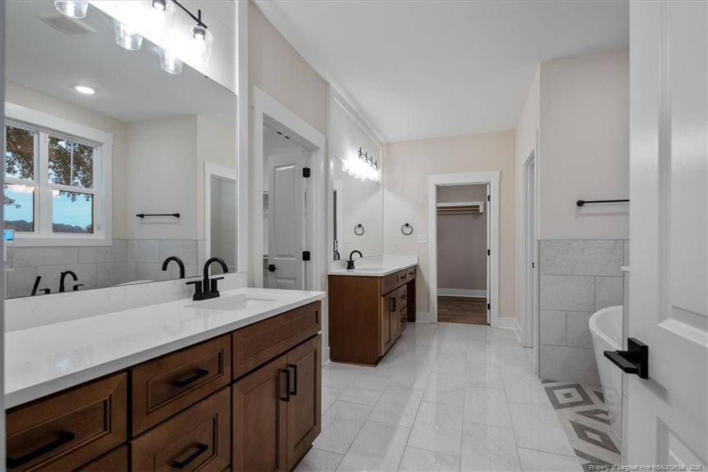 3729 Riverhill Drive Property Photo 24