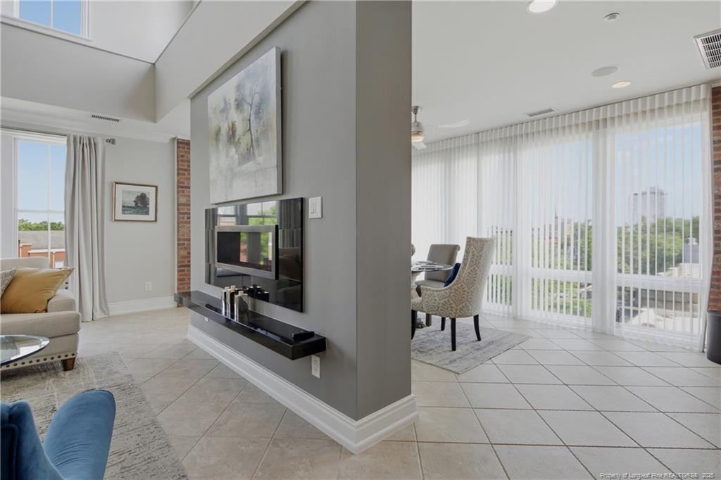 325 Hay Street 403 Property Photo 9
