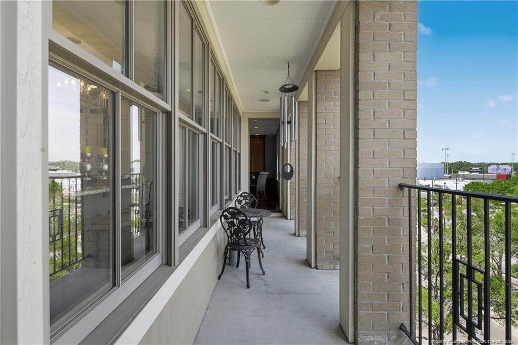 325 Hay Street 403 Property Photo 12