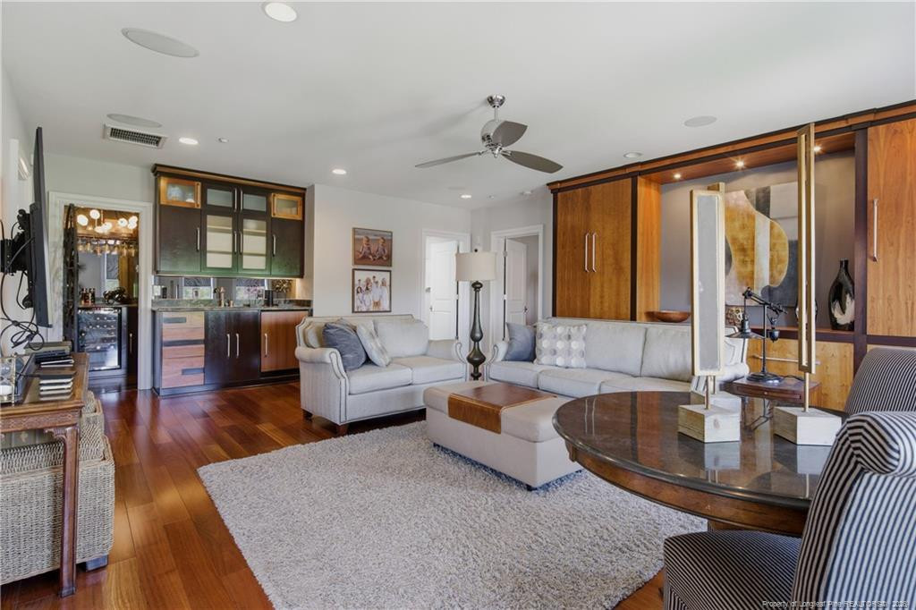 325 Hay Street 403 Property Photo 18