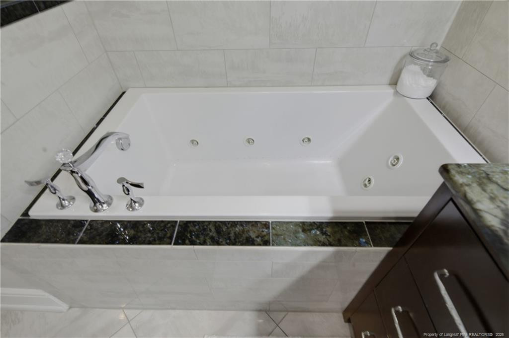 325 Hay Street 403 Property Photo 32