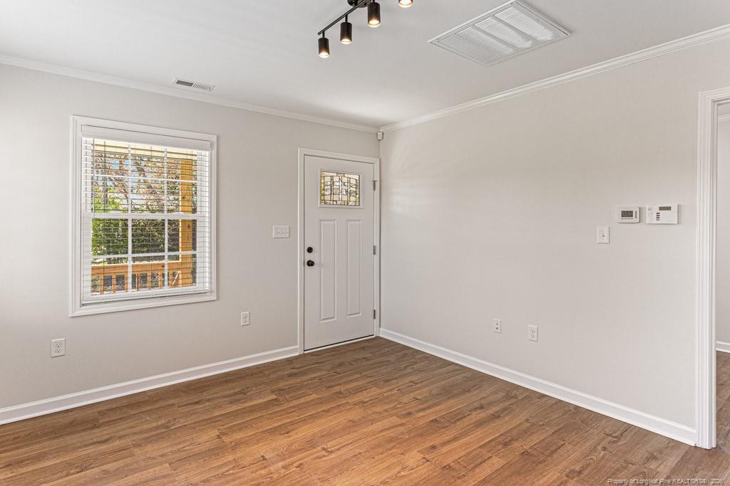 1075 Pine Street B Property Photo 10