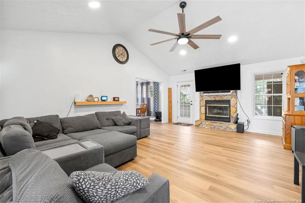 549 Woodberry Circle Property Photo 3