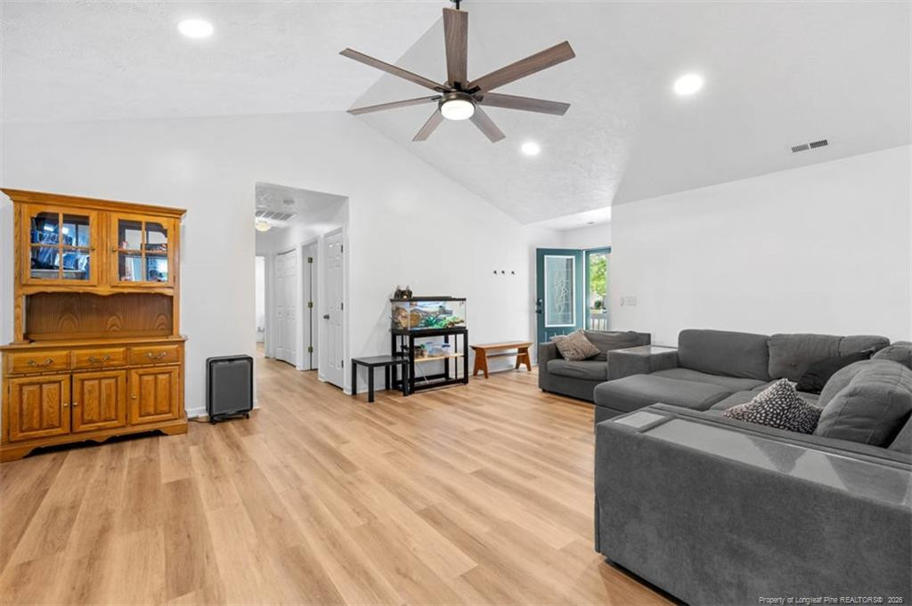 549 Woodberry Circle Property Photo 4