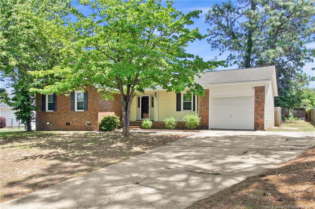 2109 Hollyridge Place Property Photo 1