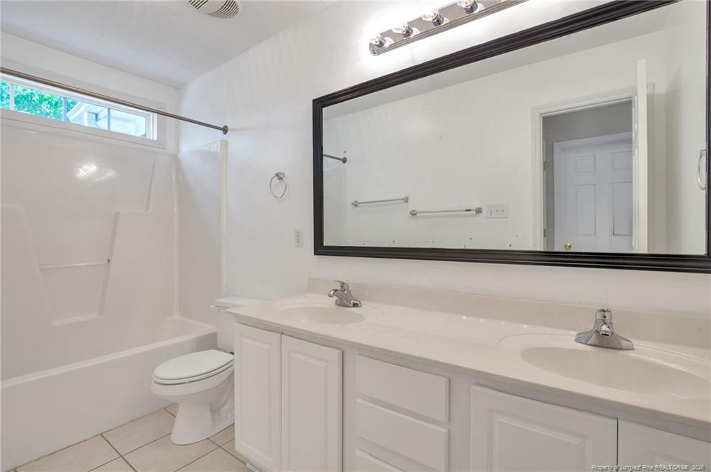 1406 Averton Court Property Photo 20