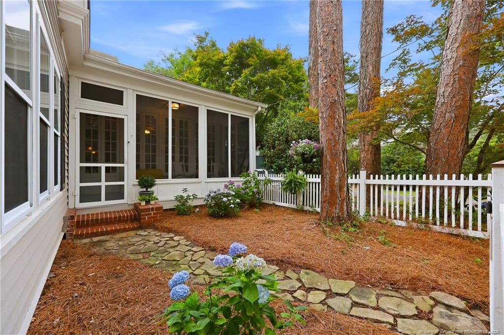 360 S Ashe Street Property Photo 8