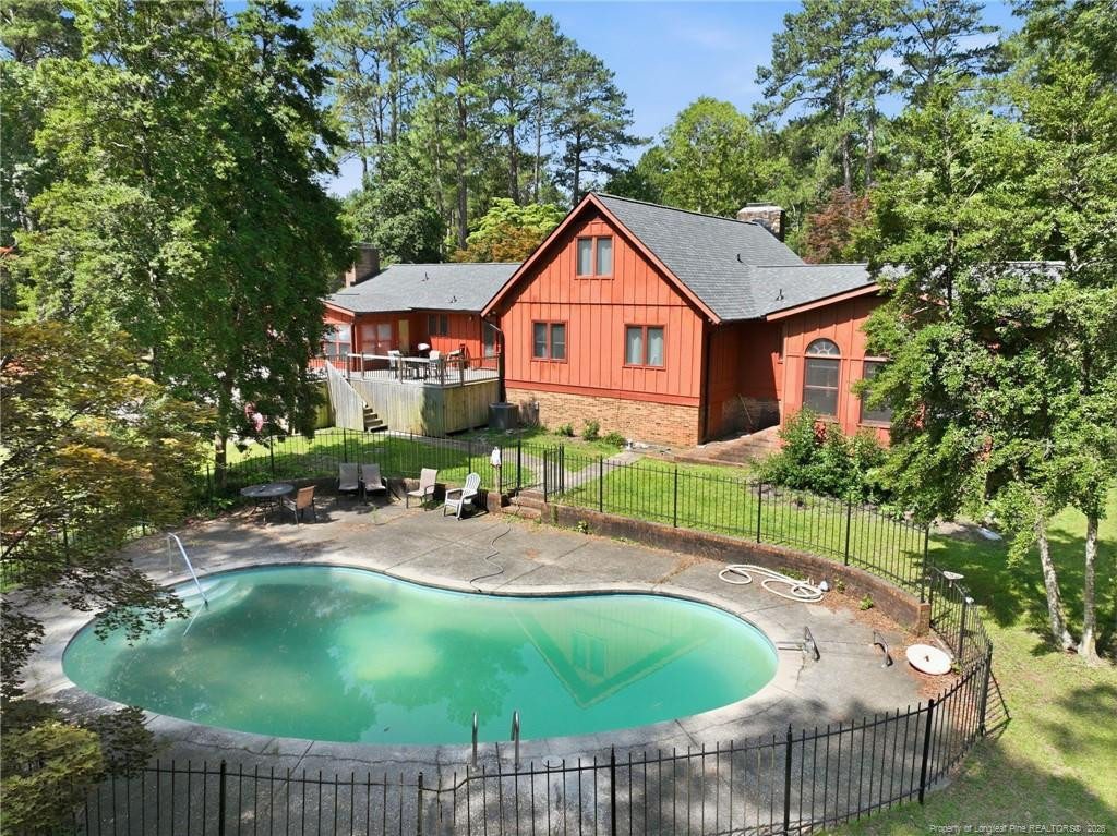 2107 Pinewood Terrace Property Photo 2