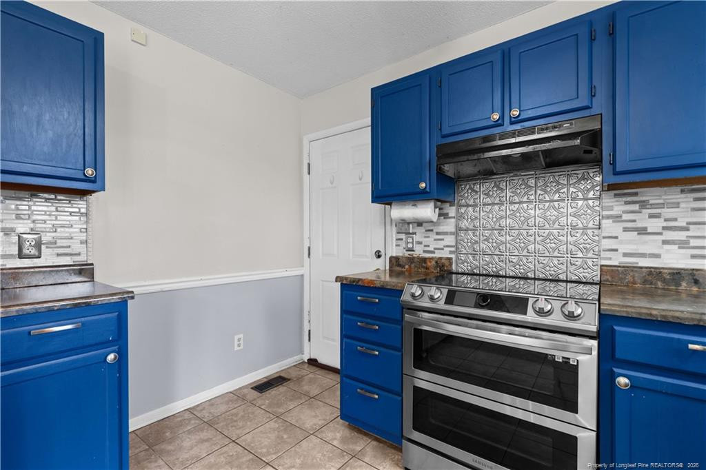6808 Leeds Court Property Photo 8