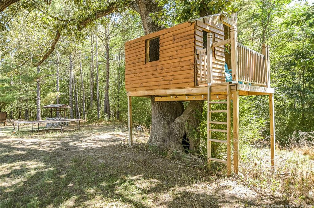 21181 Traders Road Property Photo 8
