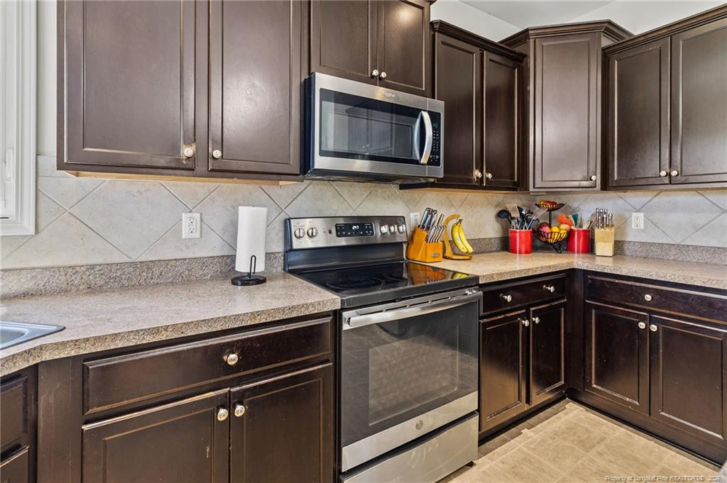 6613 Planters Row Drive Property Photo 14