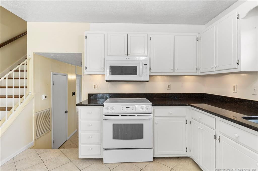 6870 Beaver Stone Drive Property Photo 4