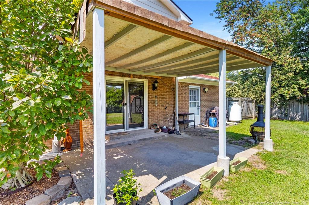 6870 Beaver Stone Drive Property Photo 8