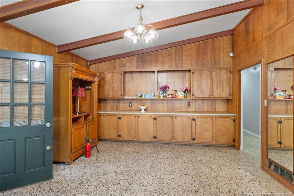 1946 Forest Hills Drive Property Photo 13