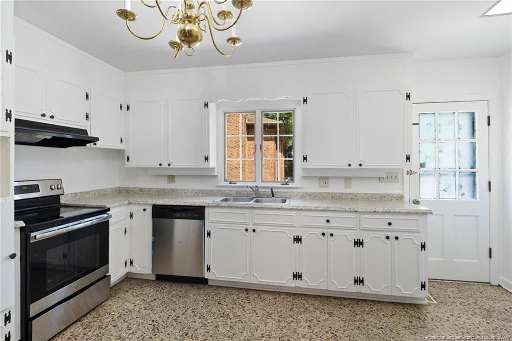 1946 Forest Hills Drive Property Photo 16