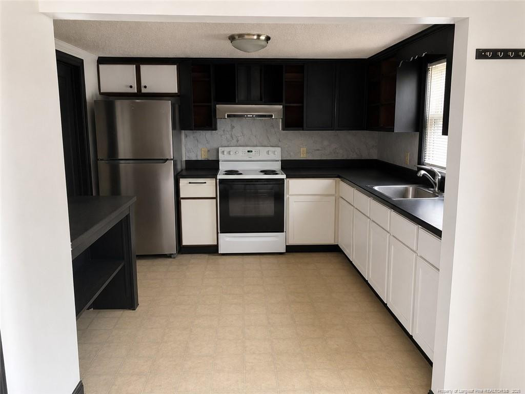 5426 Pinecrest Drive Property Photo 3
