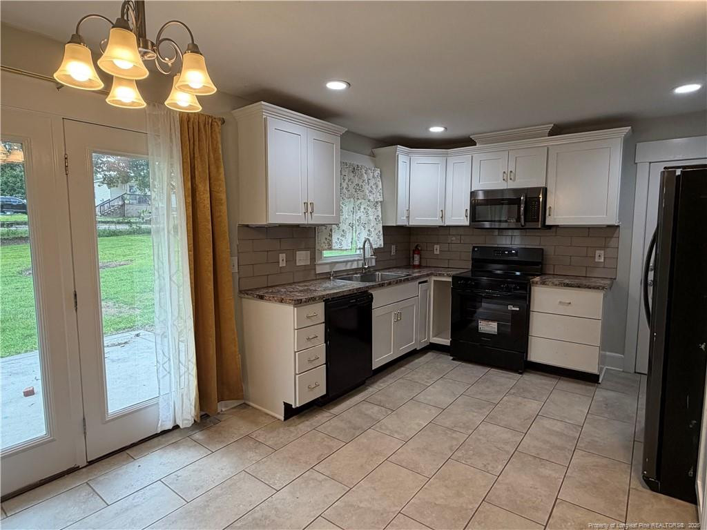 1112 Riverside Circle Property Photo 3