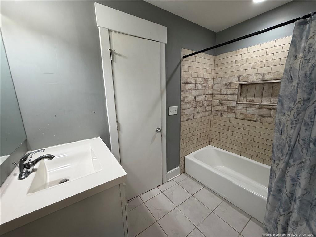 1112 Riverside Circle Property Photo 7