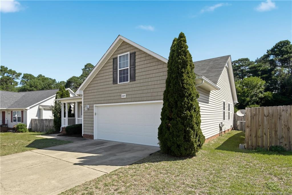 2209 Stornoway Court Property Photo 2