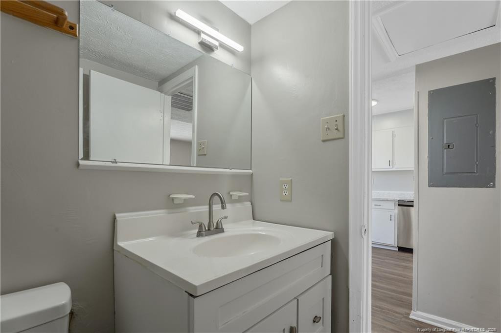 416 Kirkcaldy Court Property Photo 17