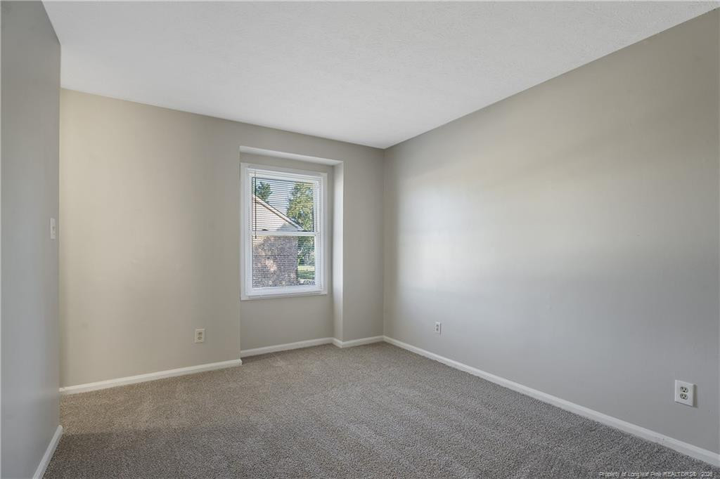 416 Kirkcaldy Court Property Photo 21