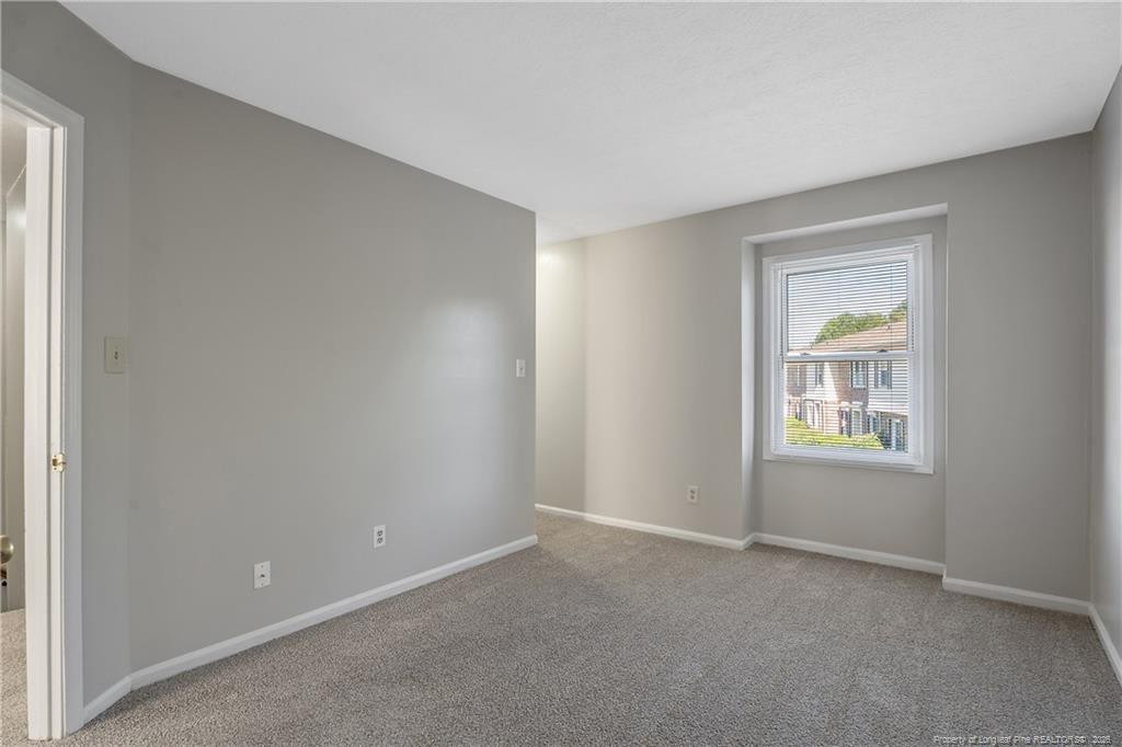 416 Kirkcaldy Court Property Photo 23