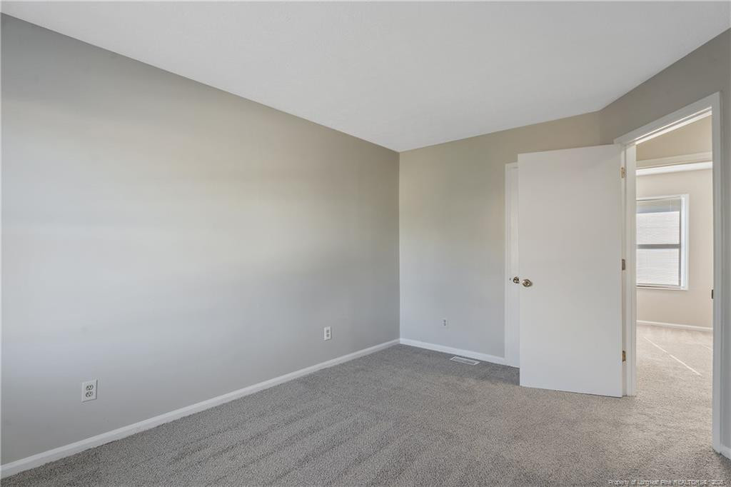 416 Kirkcaldy Court Property Photo 26