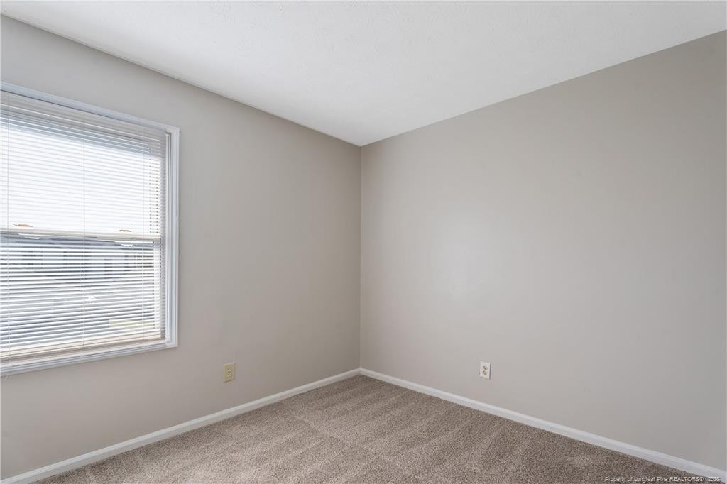 416 Kirkcaldy Court Property Photo 27