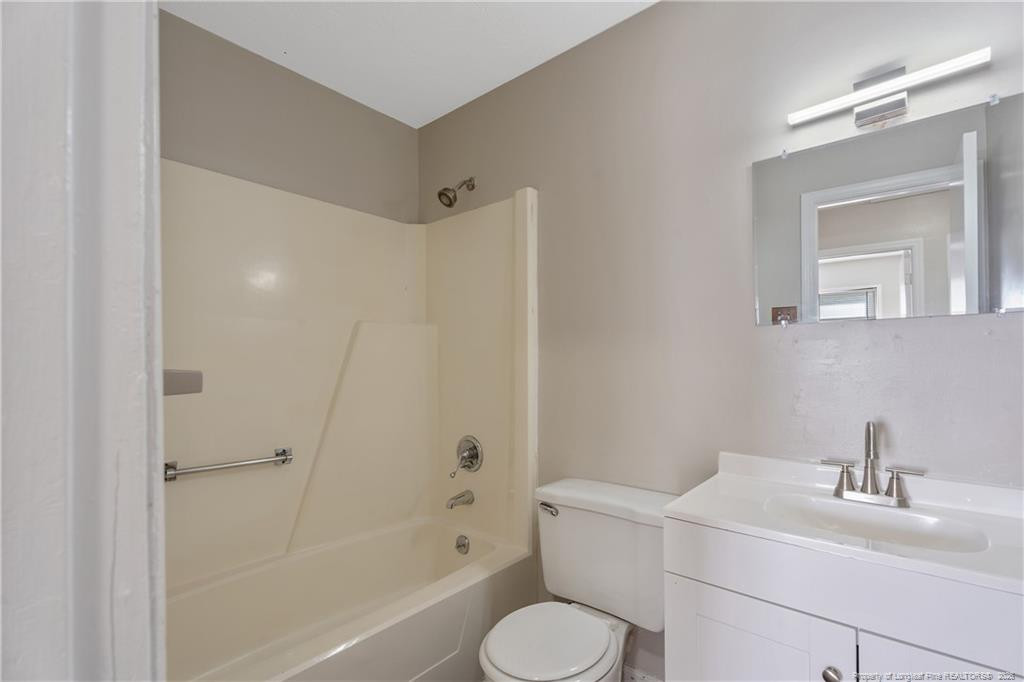 416 Kirkcaldy Court Property Photo 31