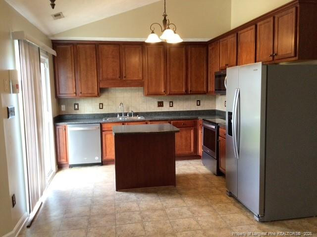 696 Fairfield Circle Property Photo 4