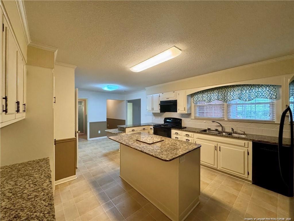 400 Harrill Street Property Photo 8