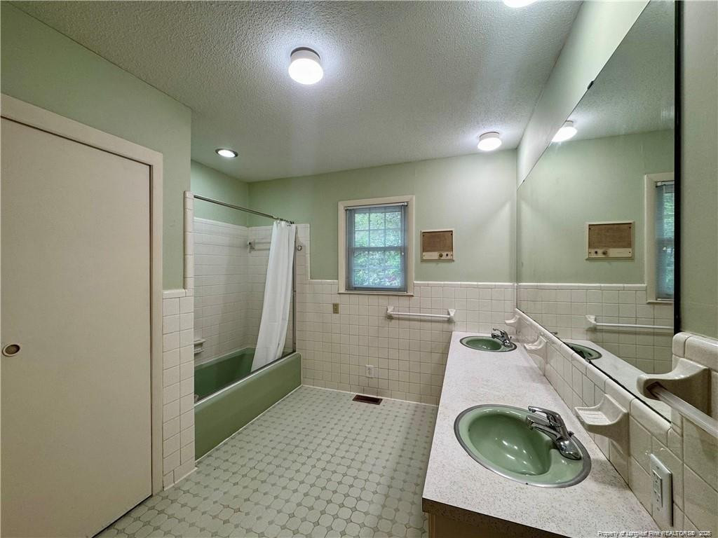 400 Harrill Street Property Photo 13