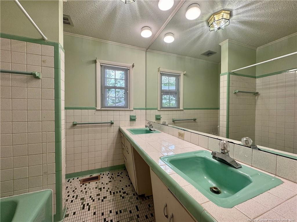 400 Harrill Street Property Photo 18