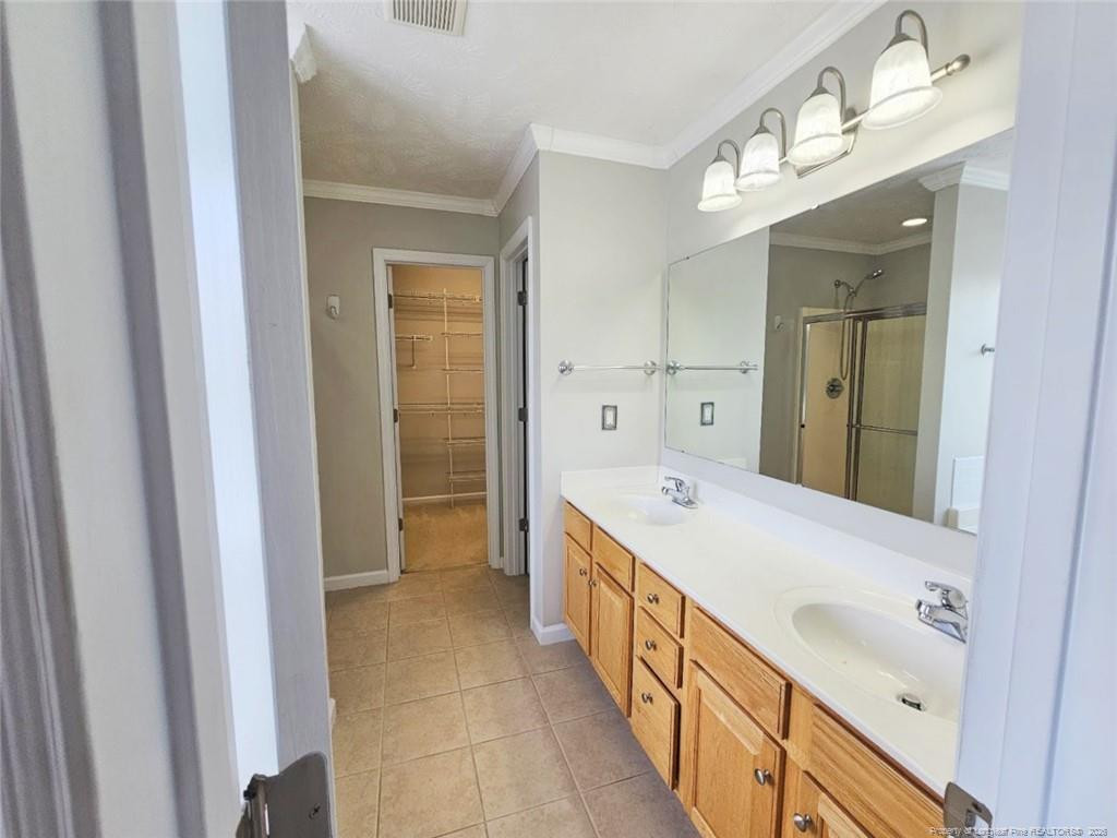 84 Gloucester Courts Property Photo 16