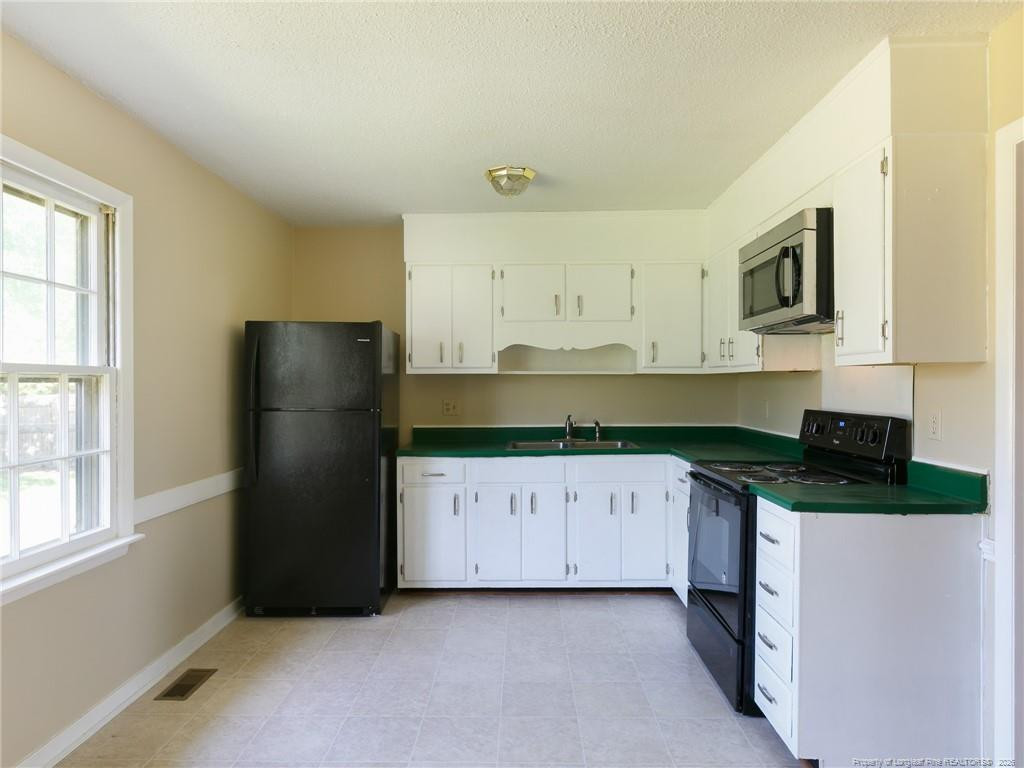 3249 Glenmore Drive Property Photo 6