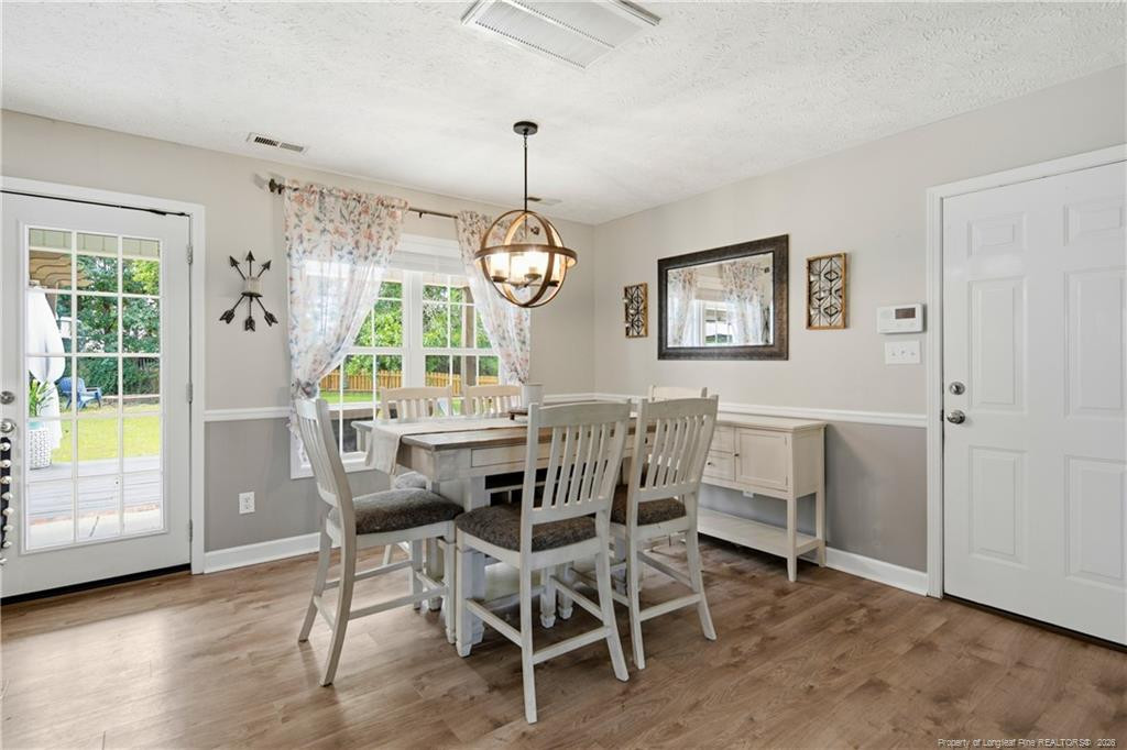 40 Dover Court E Property Photo 14
