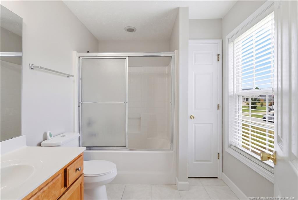 40 Dover Court E Property Photo 26