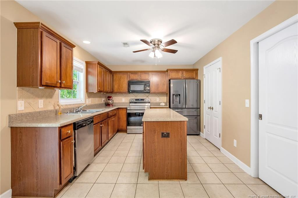 2904 Assurian Court Property Photo 12