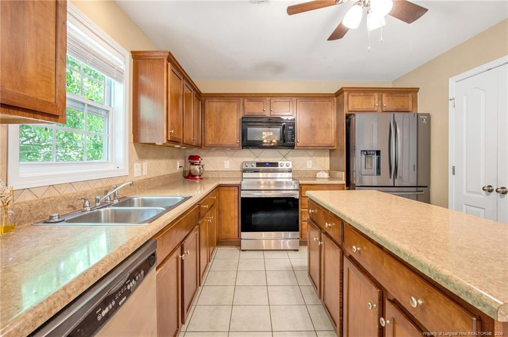 2904 Assurian Court Property Photo 14