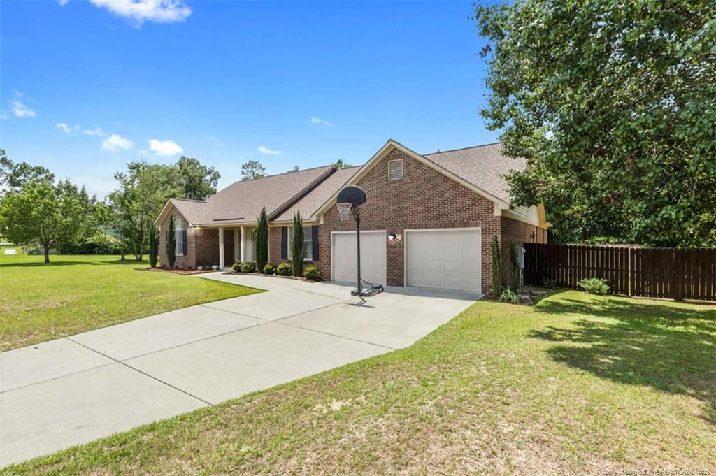 726 Foxcroft Drive Property Photo 1