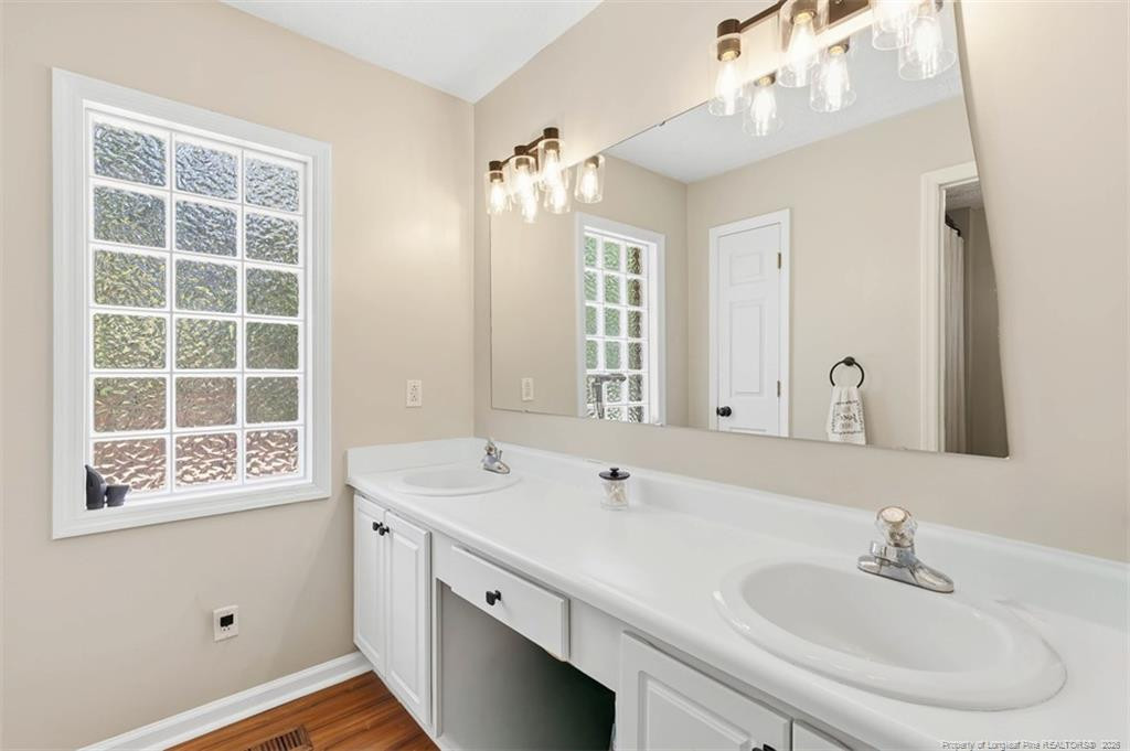 726 Foxcroft Drive Property Photo 17