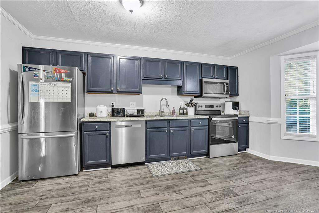 408 Chester Lake Place Property Photo 16